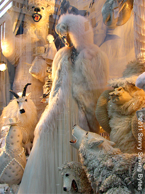 xmaswindow-bergdorf-whte